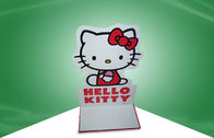 Persone in piedi del cartone ondulato, esposizione del cartone per i giocattoli di Hello Kitty
