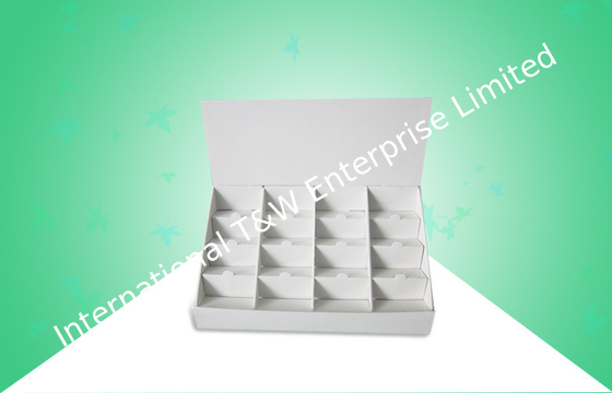 Un buon prezzo. Quattro punto delle cellule della fila 16 delle esposizioni del contatore dell'acquisto con l'Assemblea Vedieo in linea